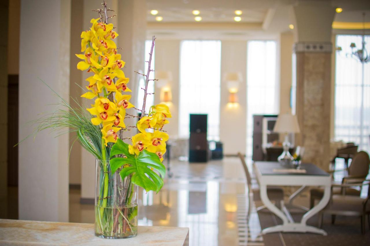 Superior Golf And Spa Resort Jarkov Exterior foto